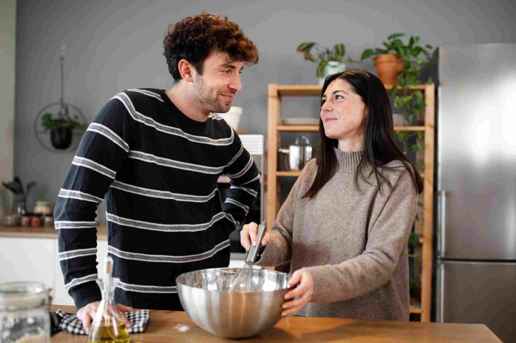 10 Signs a Shy Guy is in Love With You