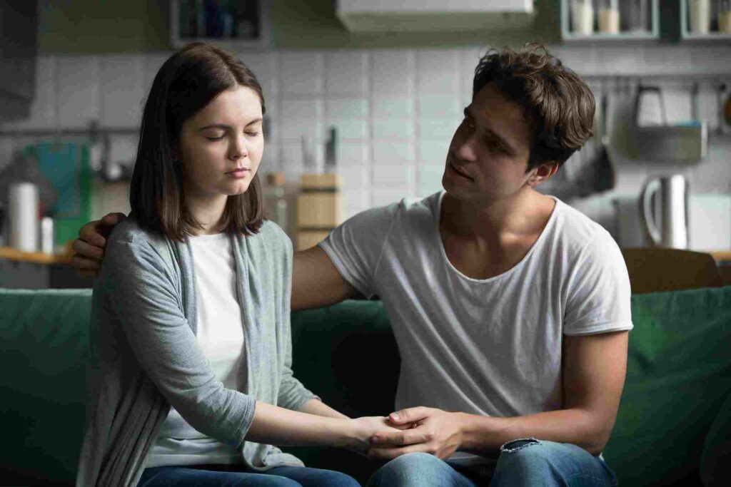 9 Signs a Shy Guy is in Love With You