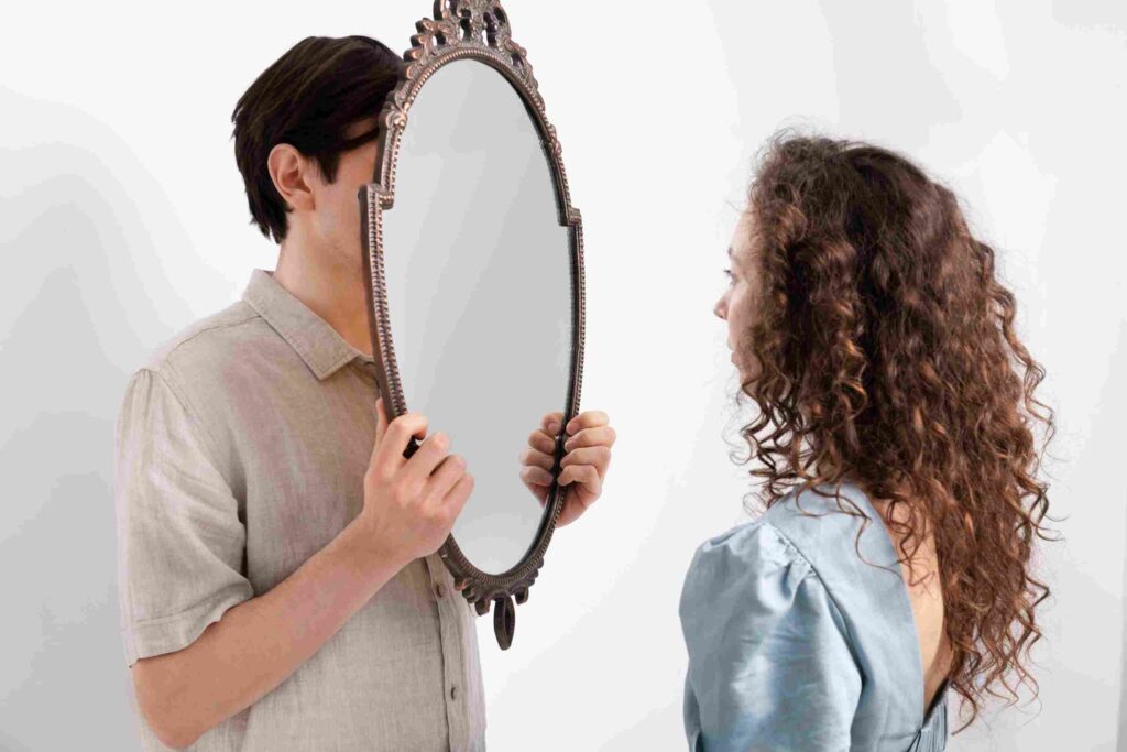 8 Signs a Shy Guy is in Love With You